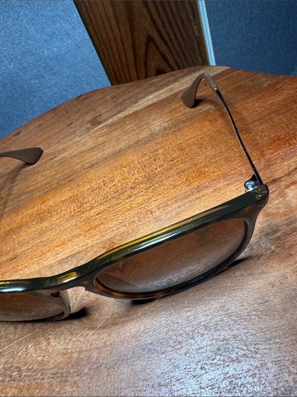 Ray-Ban Tortoise Shell Frame with Brown Gradient Lenses - Picture 3 of 9